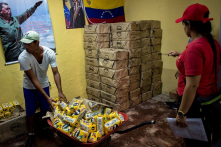 Quan chức Venezuela cấu kết với thương nhân rút ruột tiền trợ cấp cho dân
