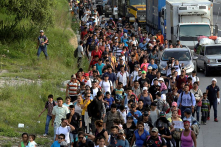 Trump dọa đóng cửa biên giới khi đoàn người di cư đổ về biên giới Mexico