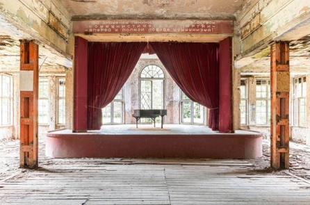 Những chiếc đàn dương cầm cổ bị bỏ hoang trên khắp châu Âu