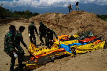 Nạn nhân chết do động đất, sóng thần tại Indonesia đã lên 1.234 người