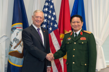 Tướng Mattis “chìa tay” với Việt Nam trong căng thẳng với Trung Quốc