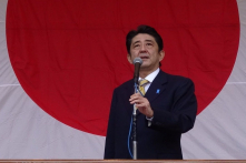 Một di sản đang dần qua: Vì sao ông Shinzo Abe từ chức?