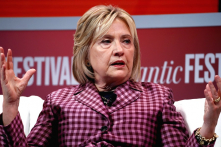 Hillary Clinton: Fox News là ‘siêu tuyên truyền’, Trump là ‘bậc thầy đánh lạc hướng’