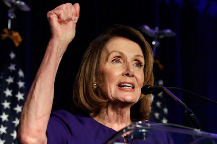 Tòa Bạch Ốc: Bà Pelosi sẽ đầu hàng