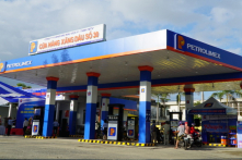Doanh thu Petrolimex tăng hơn 30.000 tỷ nhờ xăng tăng giá