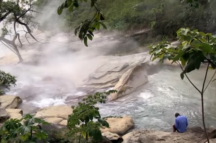 Dòng sông sôi tử thần ở Amazon