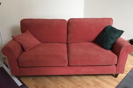 3 sinh viên Mỹ phát hiện “kho báu” trong chiếc ghế sô pha cũ