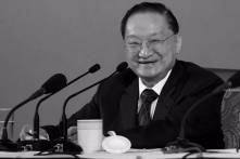 Kim Dung đã từng nhiều lần công khai phê bình ĐCSTQ