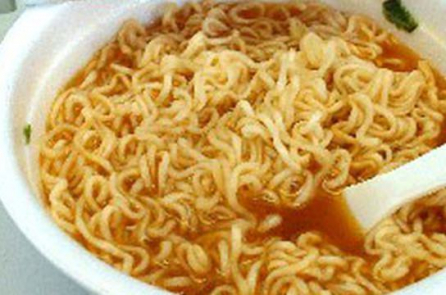 Bát mỳ trong chăn