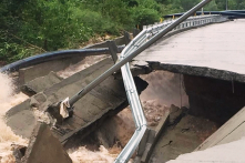 Bão số 9 gây ngập lụt, chia cắt tại nhiều nơi