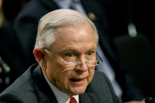Tổng Chưởng lý Jeff Sessions từ chức ngay sau ngày bầu cử