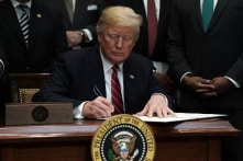 Trump ký lệnh hành pháp thúc đẩy đầu tư vào các vùng nghèo khó