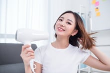 Bí quyết chăm sóc cho mái tóc luôn óng mượt vào mùa hanh khô