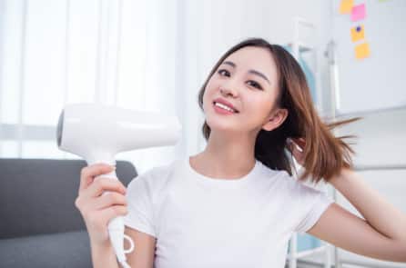 Bí quyết chăm sóc cho mái tóc luôn óng mượt vào mùa hanh khô