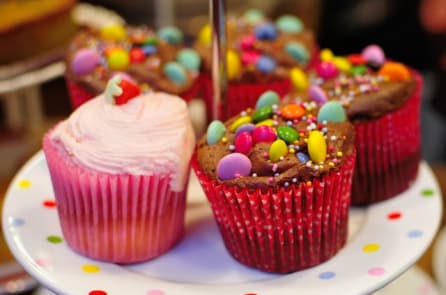 6 loại thực phẩm cha mẹ không nên cho con nhỏ ăn trước khi đi ngủ