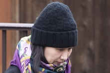 Mạnh Vãn Châu xuất hiện tại tòa, thay thế người bảo lãnh (video)