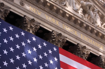 Chứng khoán tăng khi bác sĩ loan báo sức khỏe TT Trump đang cải thiện