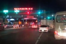 Tài xế phản đối thu phí quá hạn, BOT An Sương – An Lạc phải xả trạm