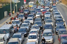 Hà Nội chi 125 tỷ xén vỉa hè, dải phân cách để mở rộng đường