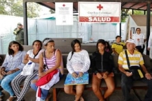 Phụ nữ Venezuela bán tóc, sex và sữa mẹ để sống sót