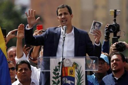 Lãnh đạo đối lập chính thức tuyên bố làm tổng thống tạm quyền thay Maduro
