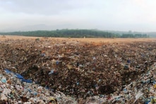 Chủ tịch Hà Nội yêu cầu khẩn trương giải quyết vụ chặn xe rác