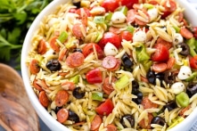 4 công thức salad đơn giản giúp bạn nạp đủ năng lượng mà không bị ngấy