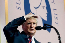 Trump cấm giới thiệu dịch vụ phá thai tại các phòng khám dùng tiền chính phủ