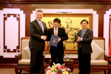 Đại sứ Mỹ trao chứng chỉ giám sát an toàn cho hàng không Việt Nam