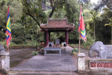 Múa giáo đánh hổ dễ, đối mặt vua Bà khó