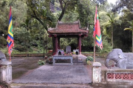 Múa giáo đánh hổ dễ, đối mặt vua Bà khó