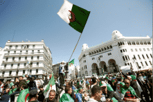 Một triệu người Algeria xuống đường đòi thay đổi chế độ