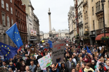 London: Hàng trăm nghìn người tuần hành yêu cầu tổ chức lại trưng cầu Brexit