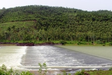 Người dân bất an khi đập thủy lợi xây cách nhà 500m