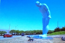 Đặt tượng ‘Người đàn ông cúi đầu’ ở Huế – Sẽ đề xuất chỉnh kích thước