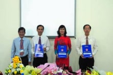 Vợ Giám đốc Sở GD-ĐT TP.HCM đi nước ngoài sai quy định