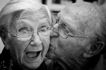 Bí mật xúc động của dòng chữ “SHMILY”