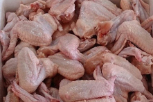 Phát hiện 35kg gà ôi thiu tuồn vào trường tiểu học ở Hà Nội