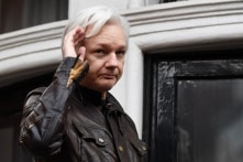 Họa vô đơn chí, nhà sáng lập WikiLeaks bị xóa tư cách công dân Ecuador