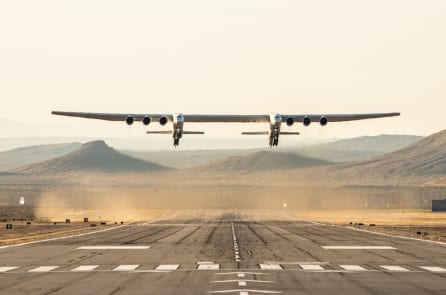 Stratolaunch – chiếc máy bay lớn nhất thế giới đã cất cánh (video)
