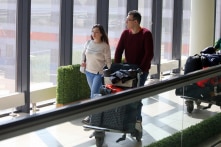 Khảo sát: Gần một nửa người trẻ Nga muốn bỏ xứ ra đi