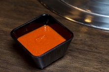 Tại sao Nhật Bản cấm dùng axit benzoic trong tương ớt?