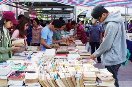 Người Việt đọc bình quân 1 quyển sách/năm, nhưng dành 4 tiếng/ngày cho Facebook