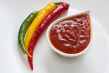 Bộ Y tế: Tương ớt chứa axit benzoic, Việt Nam theo tiêu chuẩn Codex, không theo Nhật