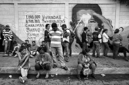 Vụ tự sát của Venezuela: Những bài học từ một quốc gia thất bại