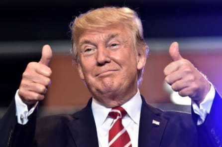 TT Trump cảm ơn VN hợp tác với Mỹ gửi 450.000 bộ đồ bảo hộ y tế