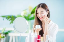 10 thành phần trong mỹ phẩm phụ nữ cần tránh khi mang thai