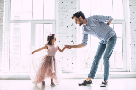 Thổ lộ tình cảm giúp con trẻ cảm nhận tình yêu