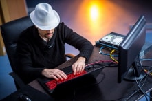 Hacker đã trở thành một nghề công khai và béo bở như thế nào?