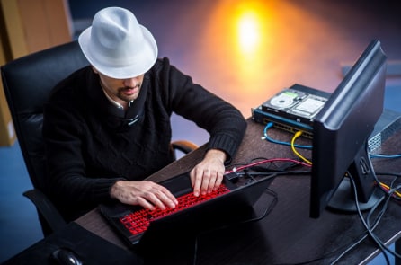 Hacker đã trở thành một nghề công khai và béo bở như thế nào?